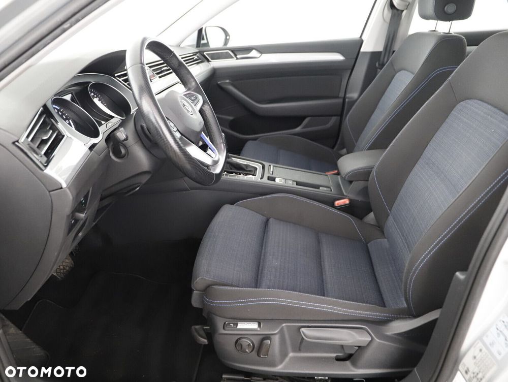 Volkswagen Passat - 10
