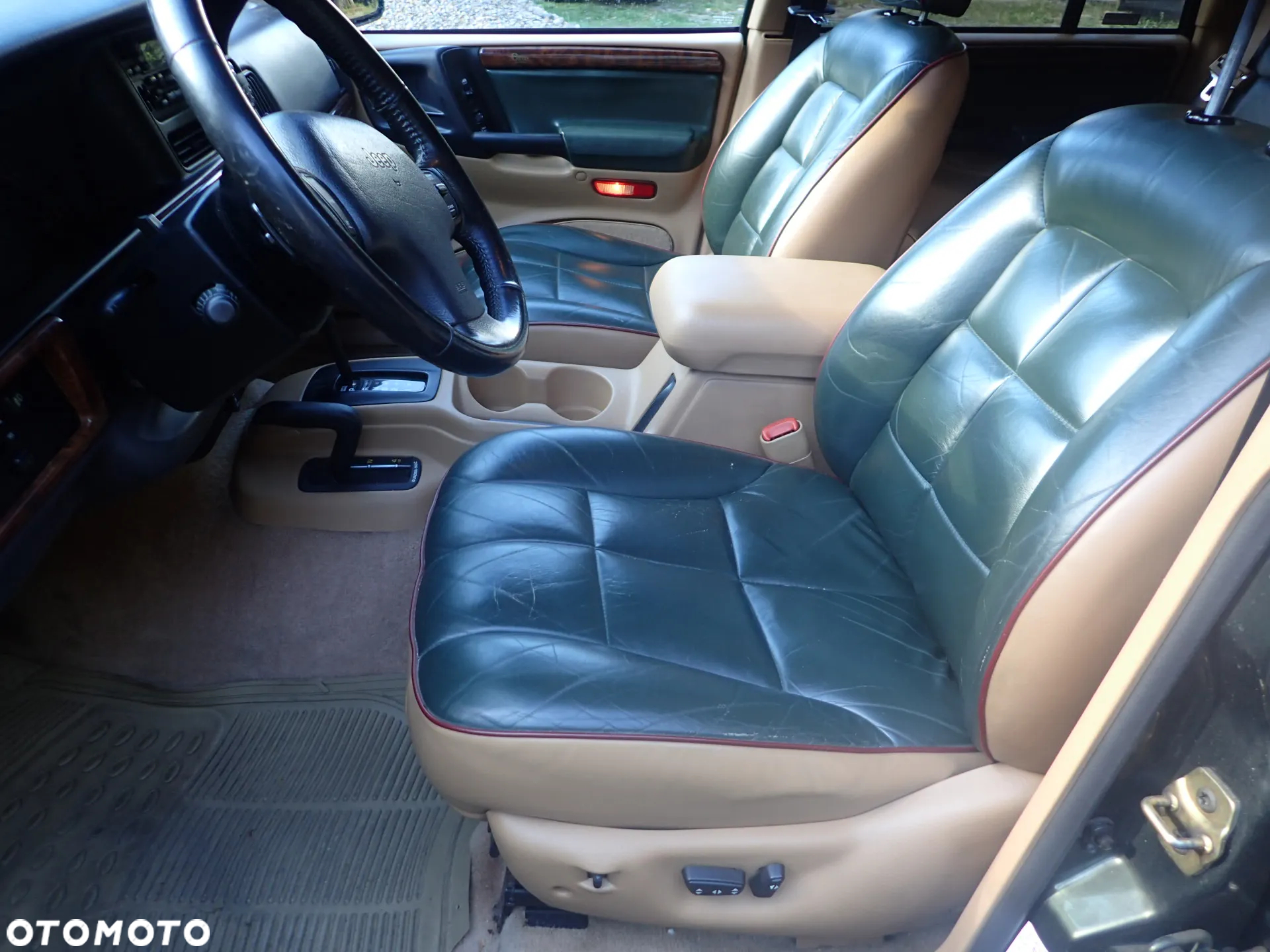 Jeep Grand Cherokee - 30