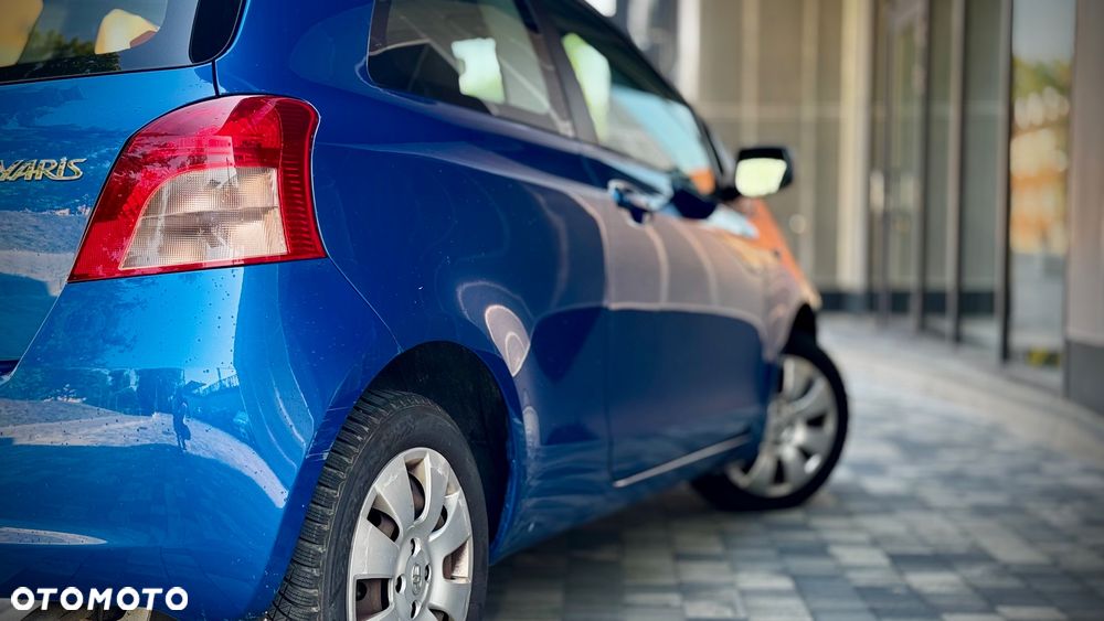 Toyota Yaris 1.3 - 6