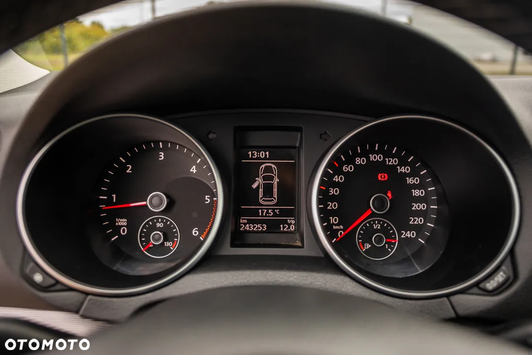 Volkswagen Golf 1.6 TDI DPF Style - 24