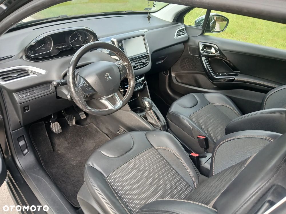 Peugeot 208 120 VTI Allure - 11