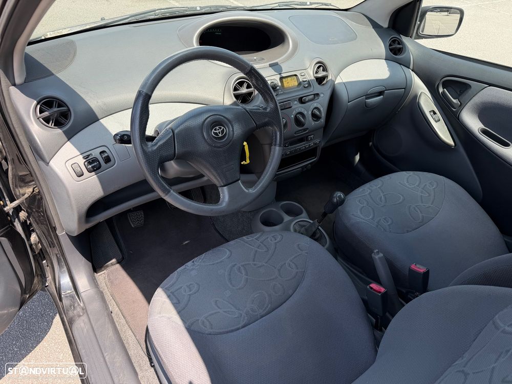 Toyota Yaris 1.0 Base - 5