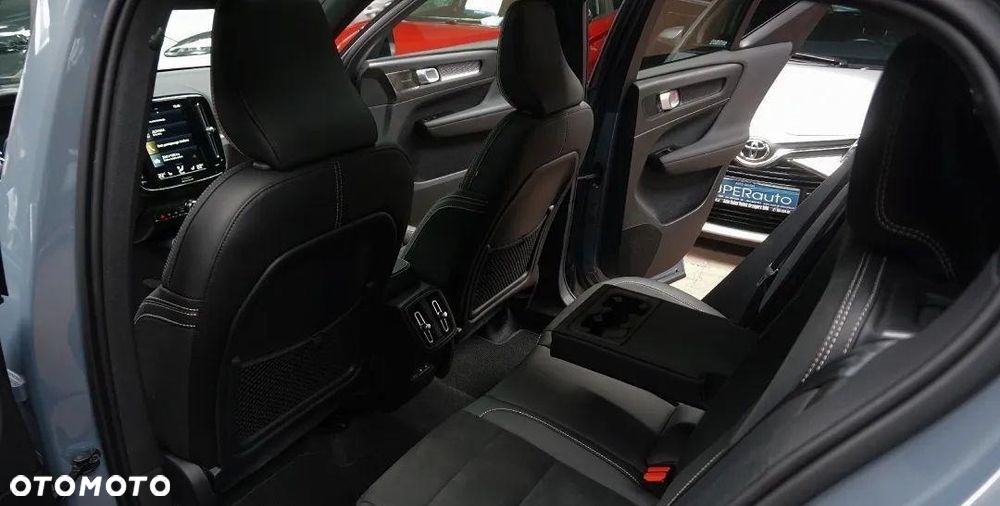 Volvo XC 40 B4 B AWD R-Design - 13