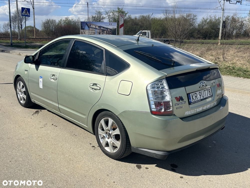 Toyota Prius - 4
