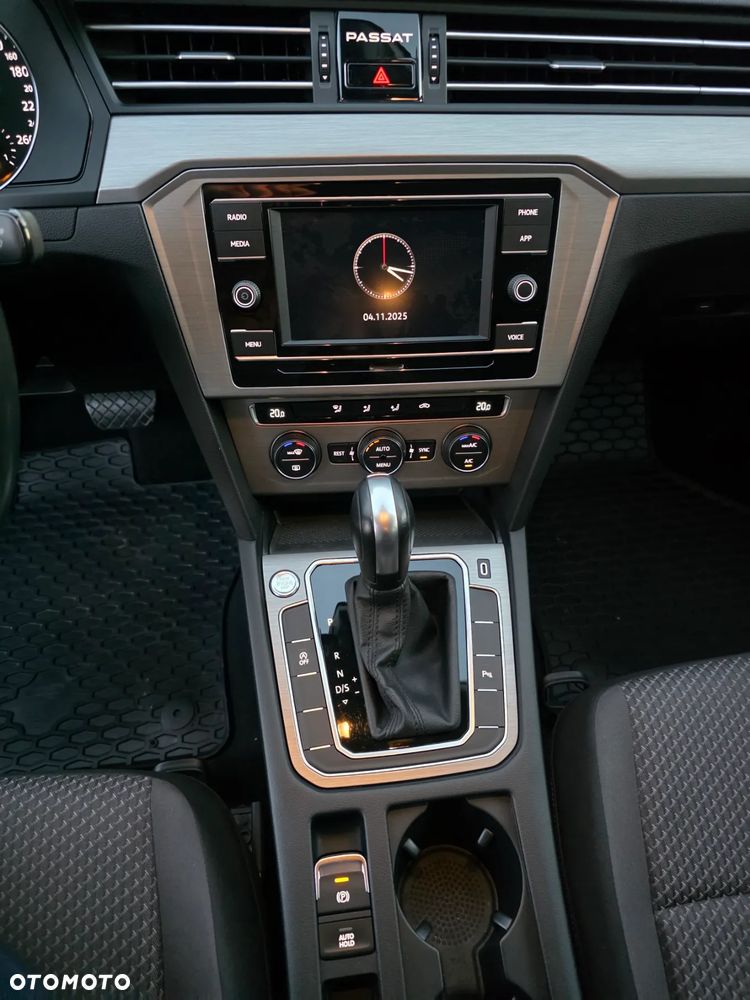 Volkswagen Passat - 20