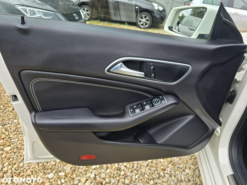 Mercedes-Benz CLA Shooting Brake 180 d - 24