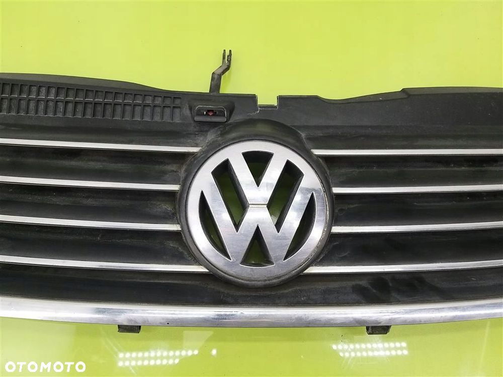Atrapa Grill ZNACZEK LOGO  VW Passat B5 LIFT 2000-2005 3B0853651L CHROM - 4