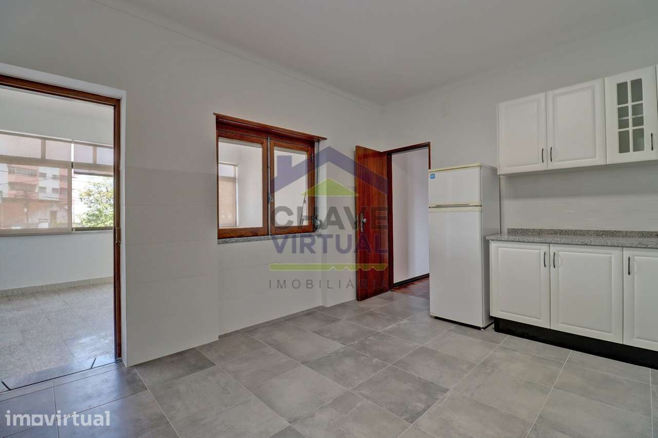 Moradia V2 com Garagem Ampla - Centro Bombarral - Grande imagem: 5/20