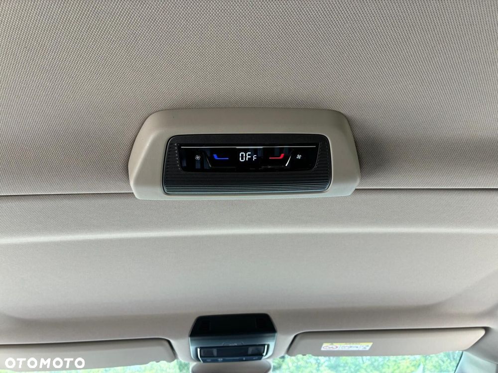 Volkswagen Multivan - 33
