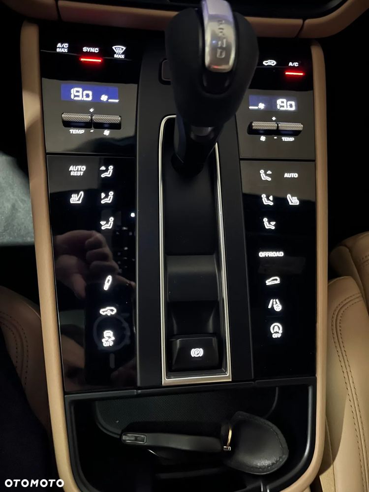 Porsche Macan T - 15
