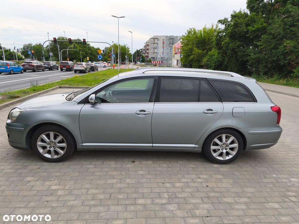 Toyota Avensis 1.8 VVT-i Luna - 1