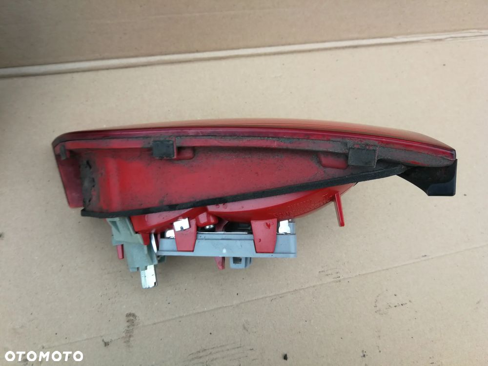 Audi A4 B8 kombi lampa tył prawa w klapę - 6
