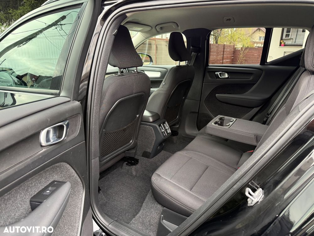 Volvo XC 40 B4 AT8 Mild Hybrid Momentum Pro - 7