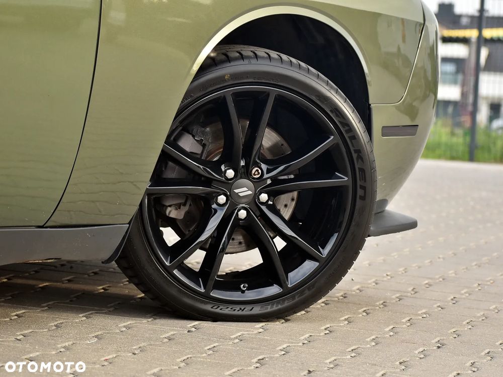 Dodge Challenger - 13