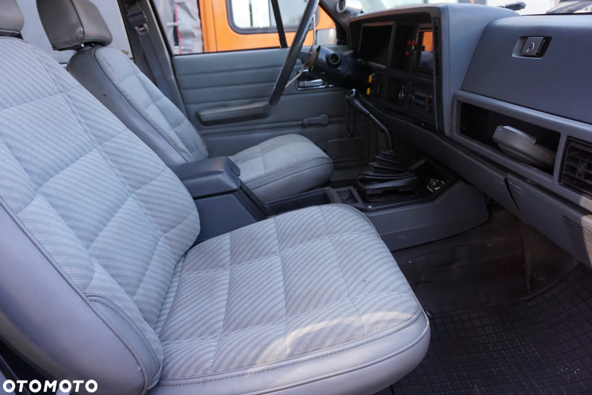 Jeep Cherokee - 13