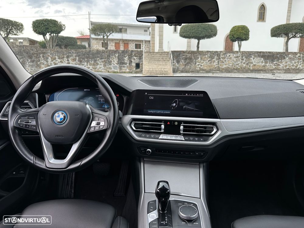 BMW 330 e Aut. Luxury Line - 33