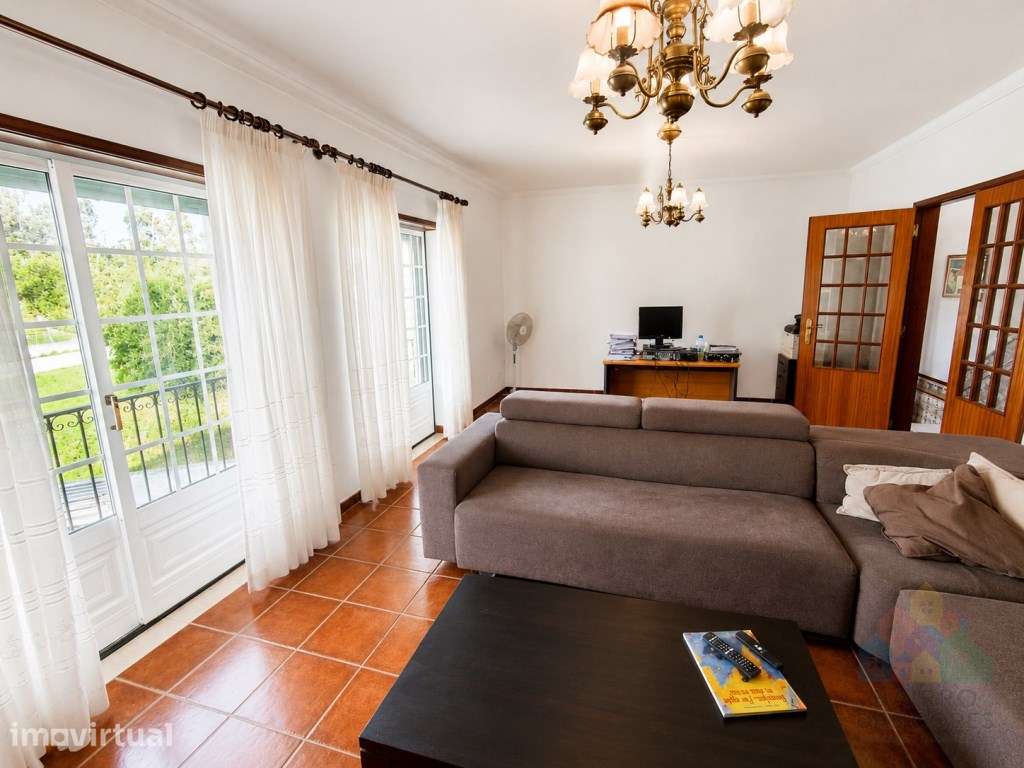 Moradia T4 isolada com terreno e piscina em Tomar - Grande imagem: 4/16