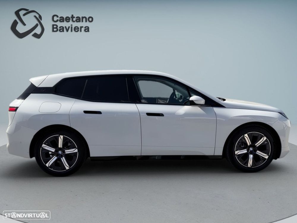 BMW ix xDrive 45 - 9