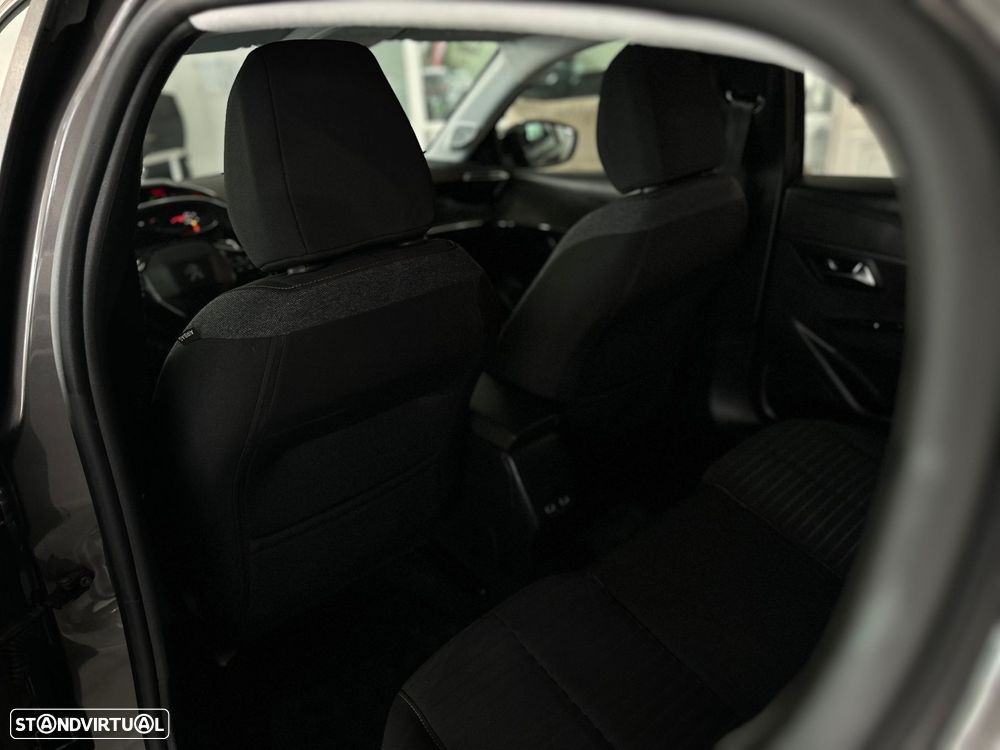 Peugeot 208 - 30