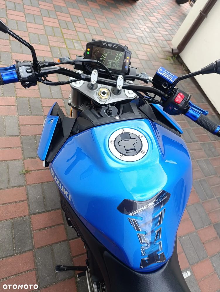 Suzuki GSX - 14