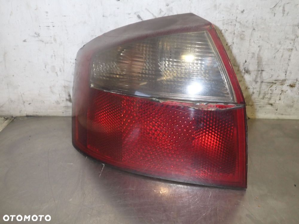 LAMPA LEWA TYLNA AUDI A4 B6 2.5 TDI QUATTRO - 1