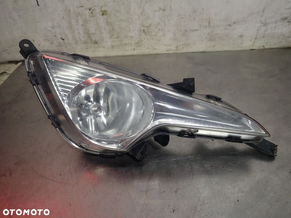 HALOGEN PRAWY HYUNDAI i40 I CW 1.7 - 1
