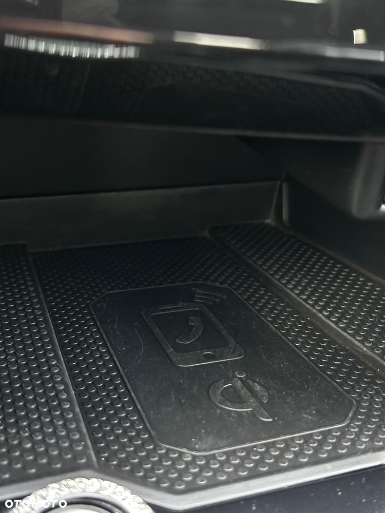 Volkswagen T-Roc - 34