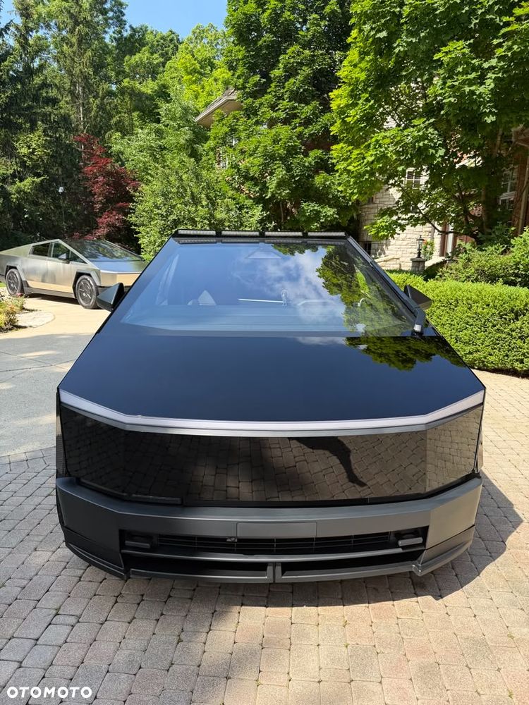 Tesla Cybertruck - 30