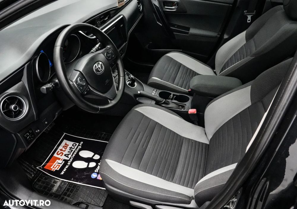 Toyota Auris 1.8 L VVT-i Sol + - 12