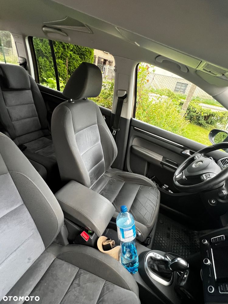 Volkswagen Touran 2.0 TDI DPF Highline DSG - 22