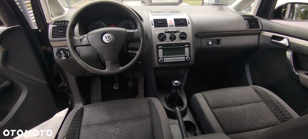 Volkswagen Touran 1.9 TDI Conceptline - 25