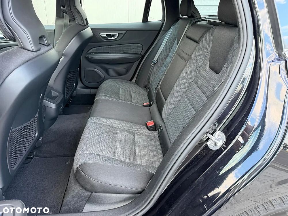 Volvo V60 B3 B Plus Dark - 11