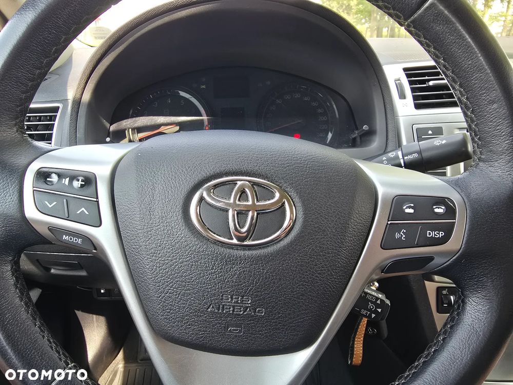 Toyota Avensis 2.0 Premium - 15