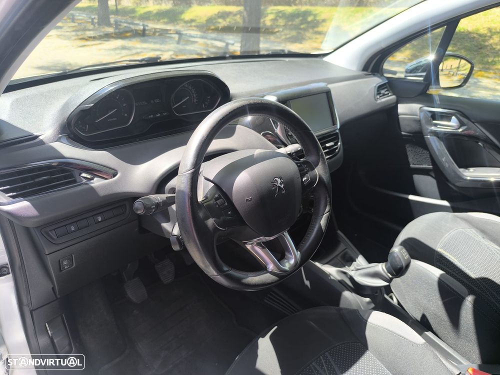 Peugeot 208 1.6 BlueHDi Style - 11