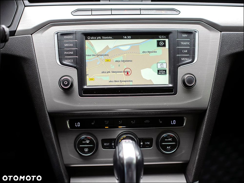 Volkswagen Passat - 22