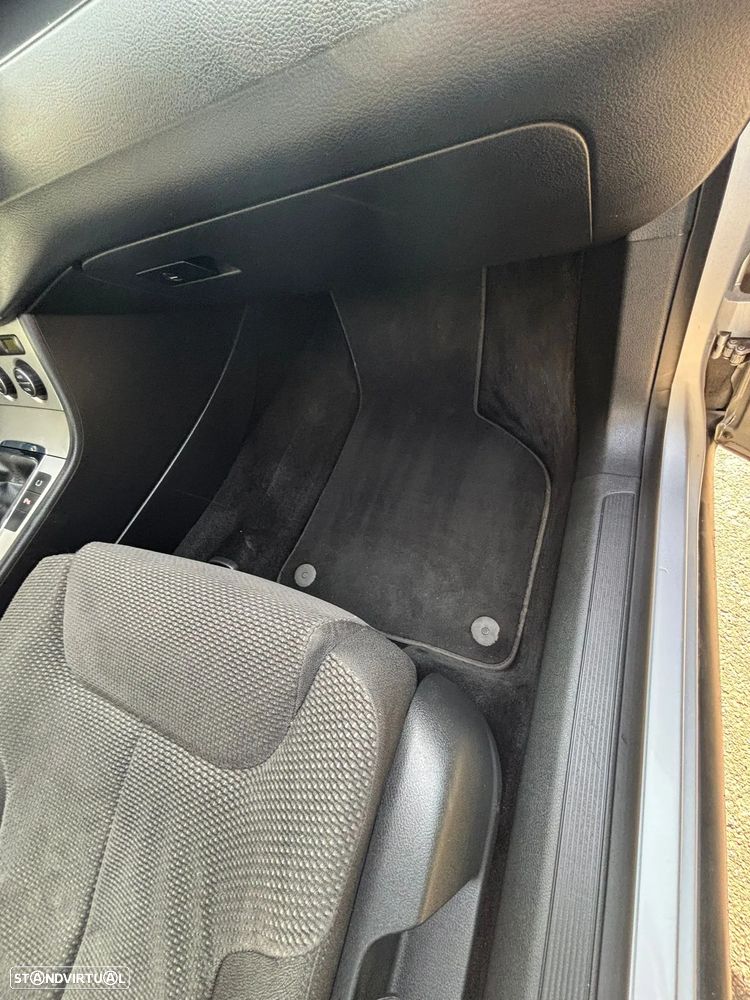 VW Passat 2.0 TDI Confortline - 14