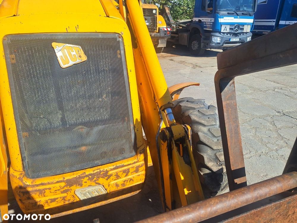 JCB 3Cx 4X4 - 32