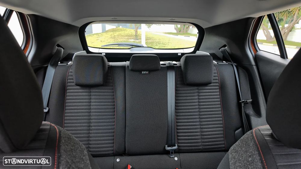 Peugeot 2008 PureTech 130 EAT8 GT - 23