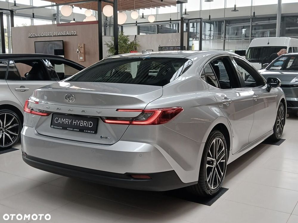 Toyota Camry - 5