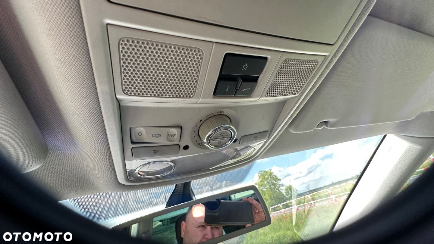 Volkswagen Sharan - 36