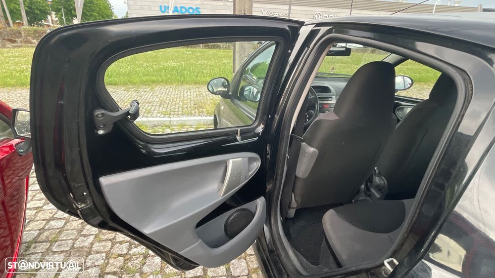 Toyota Aygo 1.0 Plus Sport Pack - 5