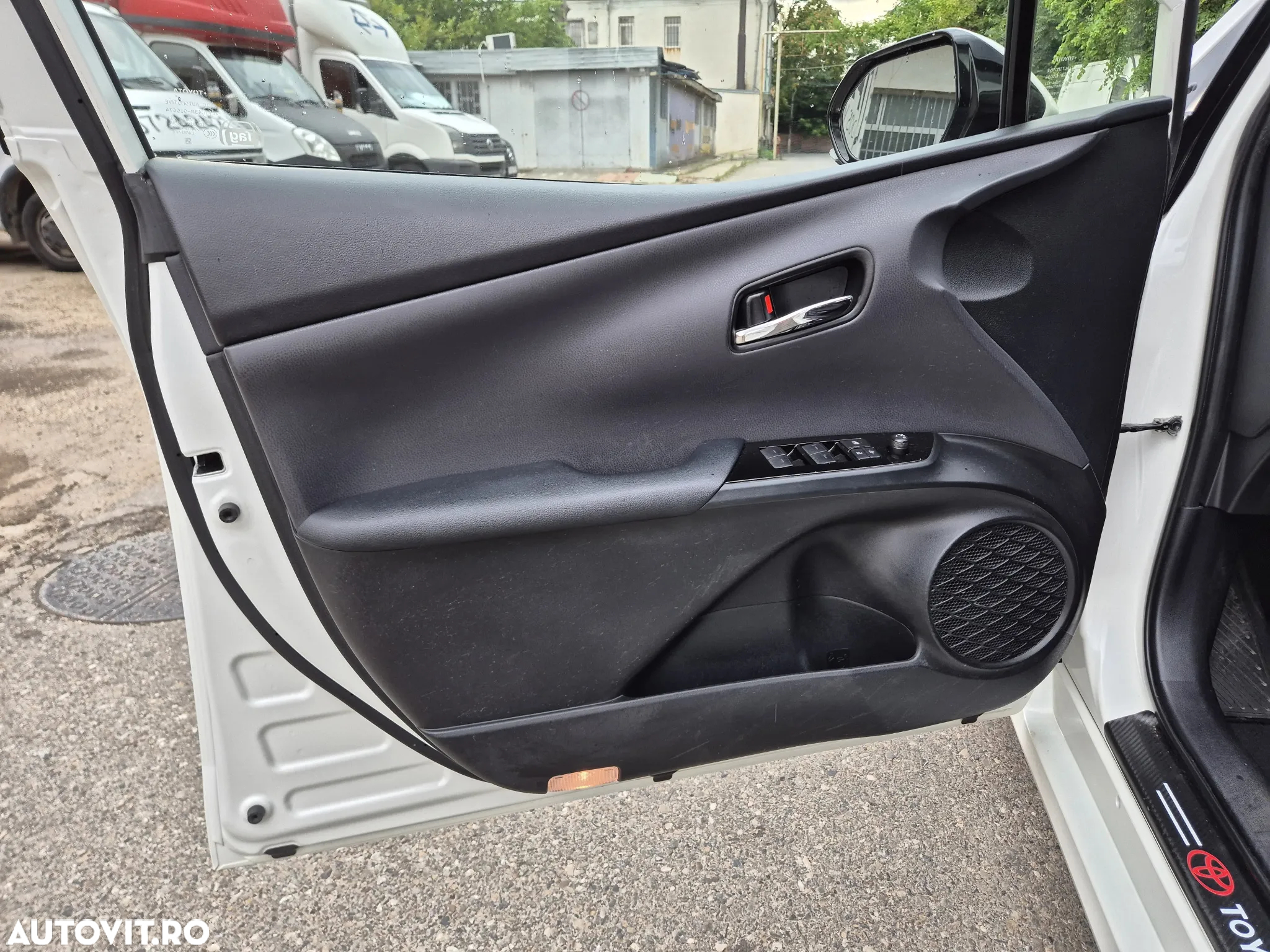 Toyota Prius Plug-in Hybrid Executive - 25