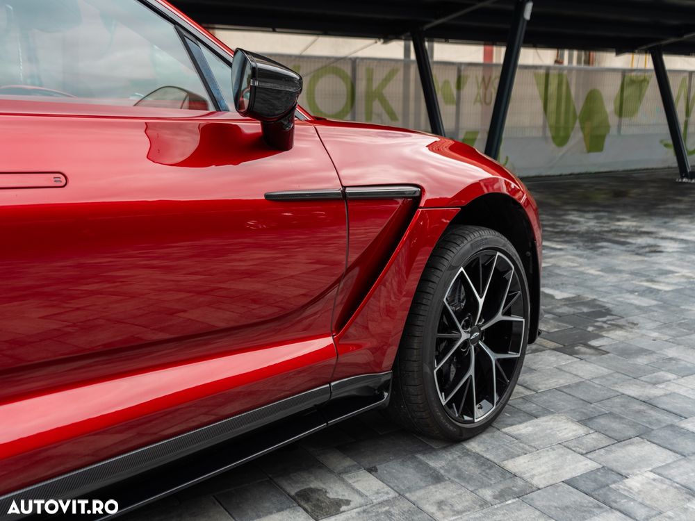 Aston Martin DBX - 16