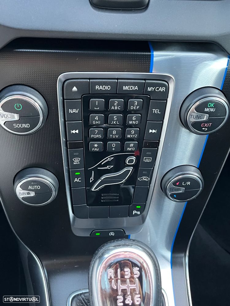 Volvo V40 D2 R Design - 12