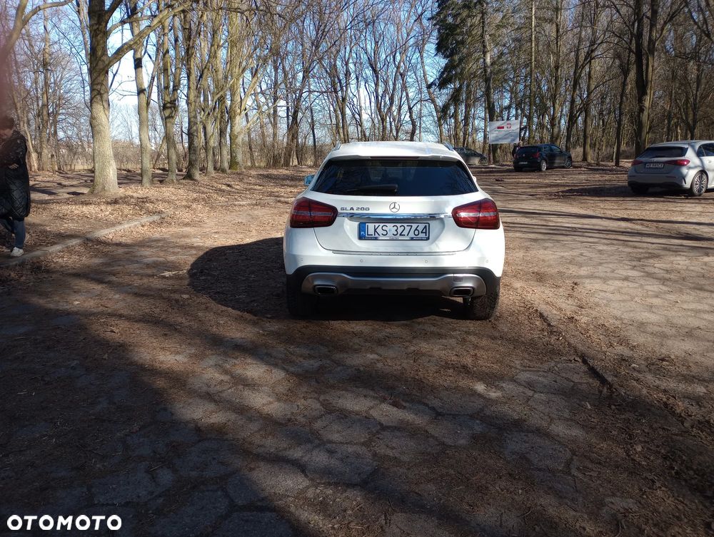 Mercedes-Benz GLA 200 7G-DCT - 5