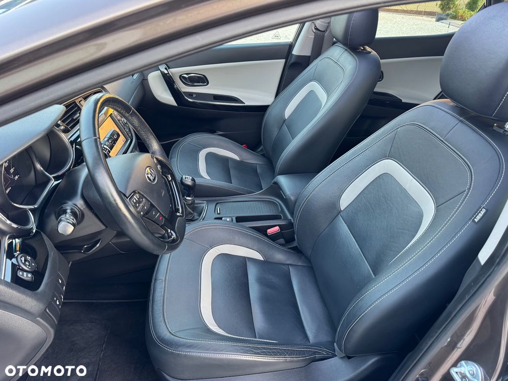 Kia Ceed 1.6 GDI Platinum Edition - 19