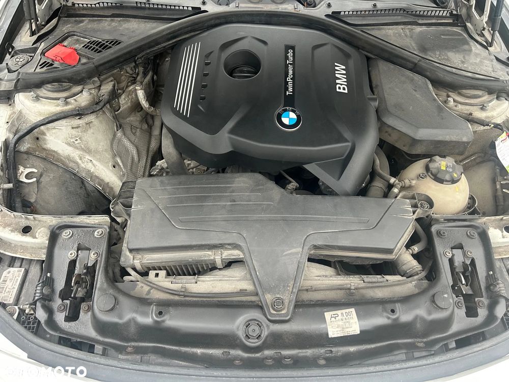 BMW Seria 3 318i Sport Line - 28