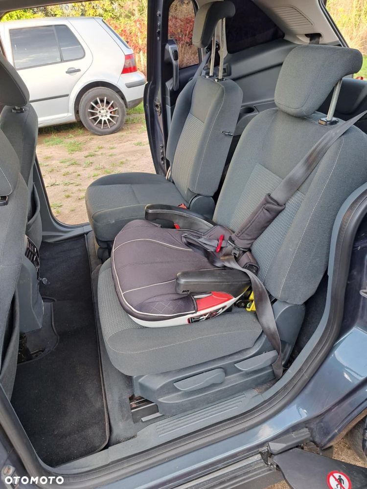 Ford Grand C-MAX - 11