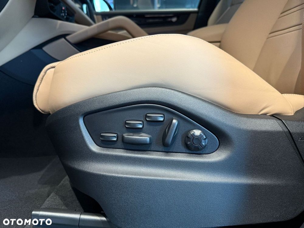 Porsche Cayenne - 15