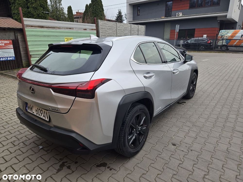 Lexus UX 250h - 8